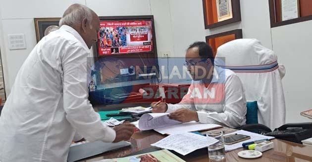 दादी की जमाबंदी में रकबा सुधार नहीं हुआ तो डीएम के जनता दरबार में पहुंचे पत्रकार nalanda DM public court