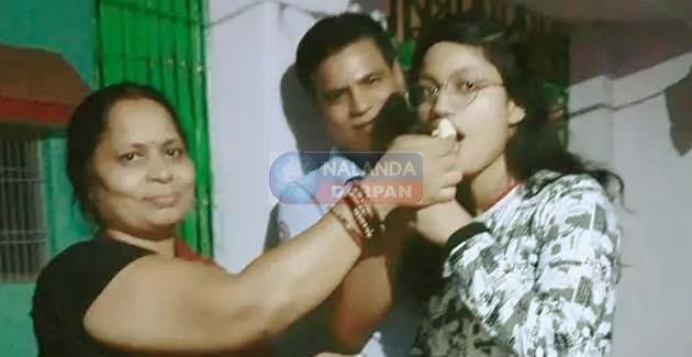 सोशल मीडिया से दूरी ने अंजली को बनाया BSEB साइंस स्ट्रीम में V टॉपर Distance from social media made Anjali the district topper in science stream