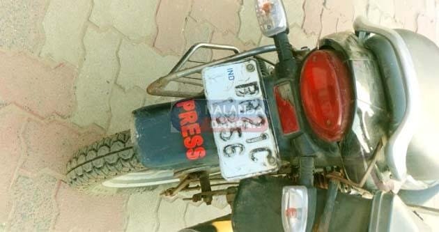 प्रेस लिखे संदिग्ध वाहनों को लेकर पुलिस-प्रशासन लापरवाह Press written Police-Administration careless about suspicious vehicles