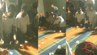 भाजपा नेता-पत्रकार की देखें जुगलबंदीः शराब-जुआ का वीडियो वायरल 1 Watch the jugalbandi of BJP leader and journalist Video of liquor and gambling goes viral